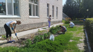 Прошел субботник по благоустройству цветников. Прошел субботник по благоустройству цветников.