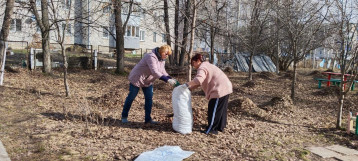 Субботник в детском саду Субботник в детском саду.